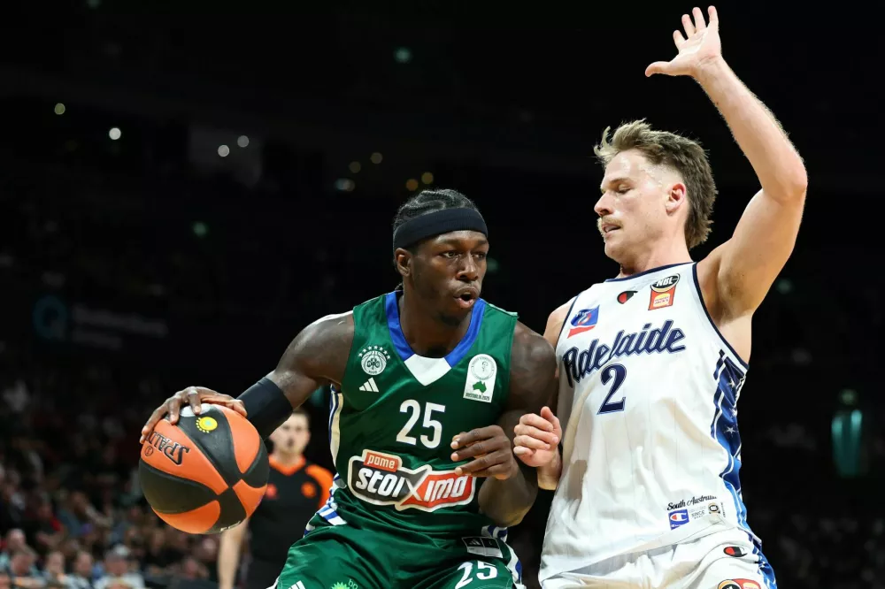 SYDNEY, AUSTRALIA - SEPTEMBER 21: Kendrick Nunn of Panathinaikos BC AKTOR drives to the basket during the match between Panathinaikos BC and Adelaide 36ers at Qudos Bank Arena on September 21, 2025 in Sydney, Australia. (Photo by Jeremy Ng/Getty Images) / Foto: Jeremy Ng