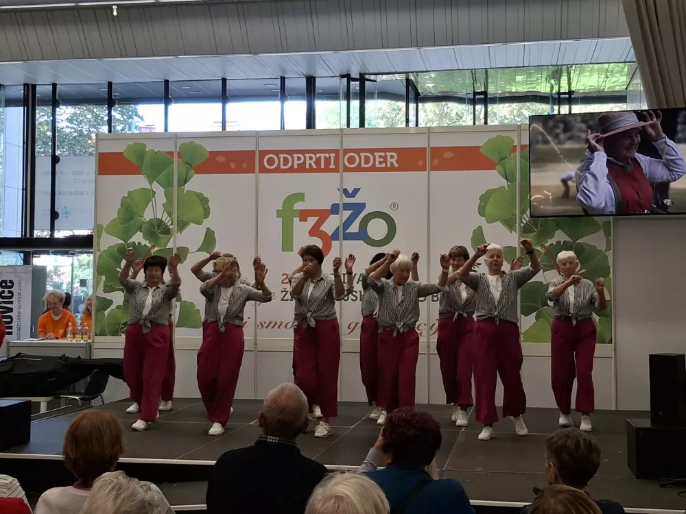 Na Festivalu za tretje življenjsko obdobje, ki je potekal prej&scaron;nji teden v Cankarjevem domu, so se predstavile &scaron;tevilne skupine plesalcev in pevcev. / Foto: Meta Černoga