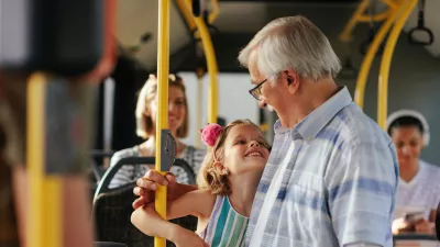 Simbioza med generacijami se začne v vsakodnevnih situacijah. / Foto: Istock