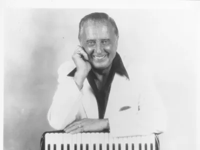 Accordion player Frank Yankovic poses for a Smash Records publicity still in 1984. (Photo by Smash Records/Michael Ochs Archives/Getty Images) / Foto: Michael Ochs Archives