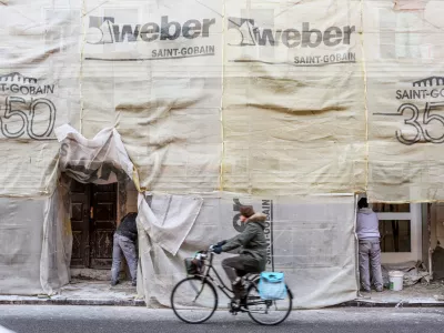 Obnova stare stavbe, gradbeni&scaron;tvo, delavci, fasaderstvo, nepremičnine - stavba - izolacija Weber - Energetska unčinkovist - -,- 06.12.2017 &ndash; Poljanska cesta v Ljubljani - stara stavba - obnova - fasada-   //FOTO: Bojan Velikonja