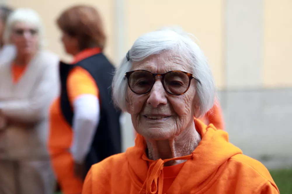 Ima sto let, a vsako jutro začne s telovadbo. Navdihuje vse okoli sebe