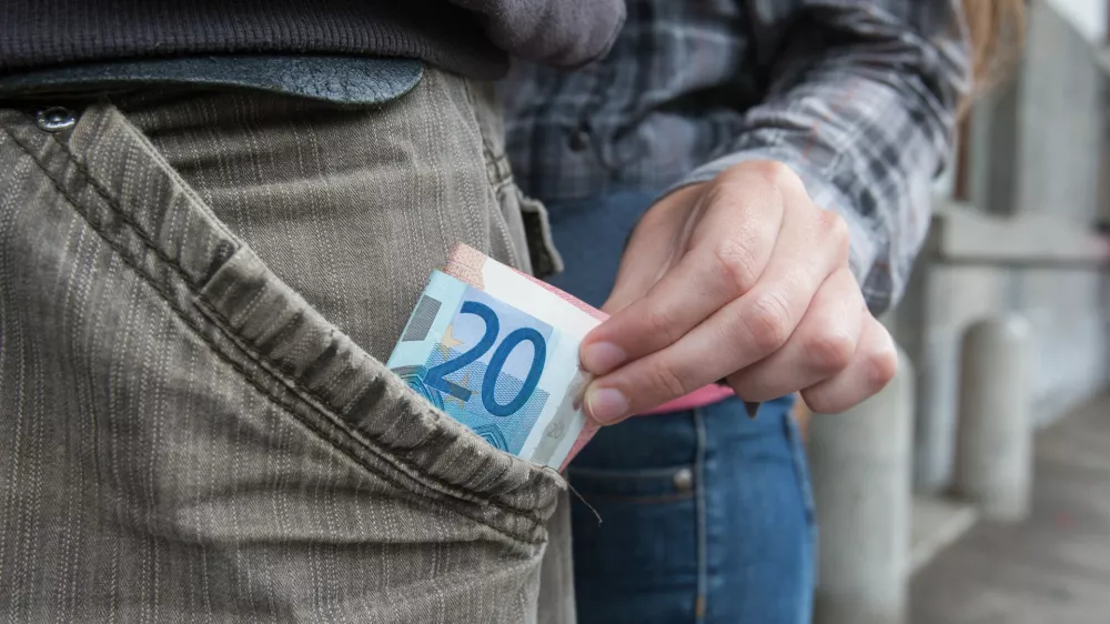 V sredi&scaron;ču Ljubljane: Specializirani za tatvine, tudi tujci kradejo tujcem