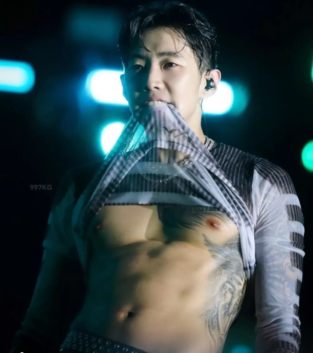 K priljubljenost tetovaž je pripomogel tudi korejsko-ameri&scaron;ki raper Jay Park. Foto: IG/JayPark