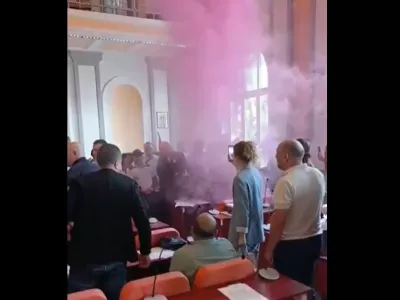 Zaječar, &scaron;tala, dimna bomba. Vir: X, zajem zaslona