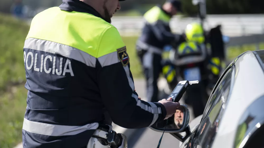 prometni nadzorpolicija - simbolična fotografijaprometna policijavarnost v prometupolicija na motorjihmotoristična policijaprehitri voznikiavtocestna policijaalkotestalkohol v prometu08.04.2025 Policijski nadzor, počivali&scaron;če PovodjeFOTO: Nik Erik Neubauer
