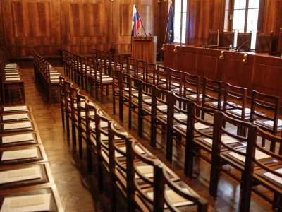 razpravna dvorana- Ustavno sodi&scaron;če Republike Slovenije, Beethovnova ulica 10     //FOTO: Jaka Gasar