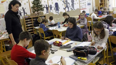 - &scaron;olstvo - osnovno&scaron;olci - učenci - pouk - učiteljica - Osnovna &scaron;ola Ledina, Komenskega ulica 19 //FOTO: Luka Cjuha