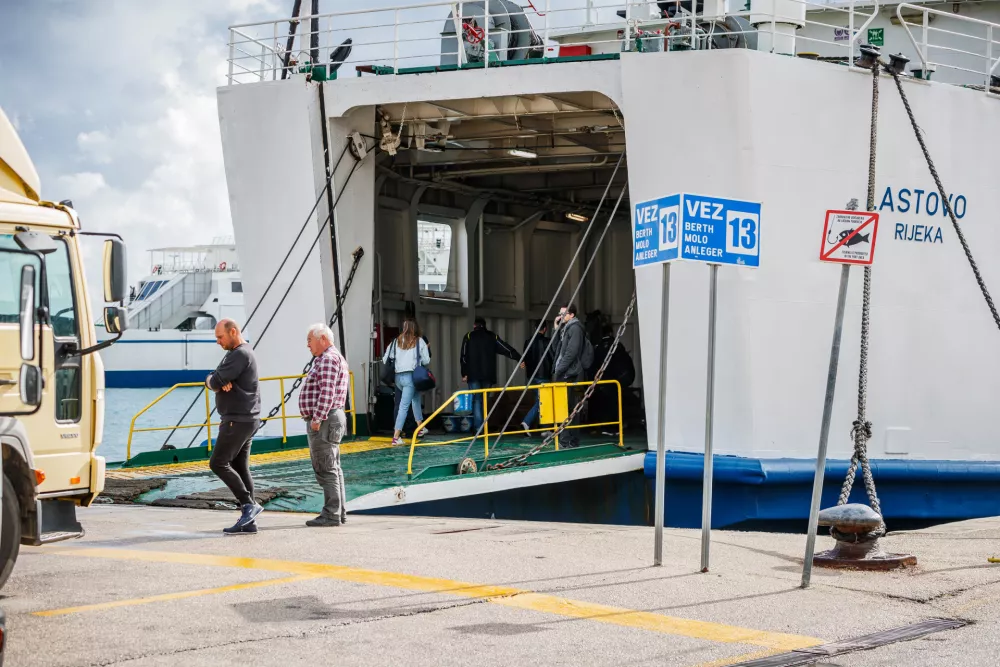 26.04.2024., Split - Trajekt Lastovo isplovio je u 17h prema Vela Luci i Lastovu. Marcelino Simic se espio ukrcat medju primi putnicima u trajekt. Photo: Zvonimir Barisin/PIXSELL