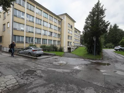 Bolni&scaron;nica dr. Petra Držaja: Voja&scaron;ko-civilni prizidek naj bi končali leta 2028