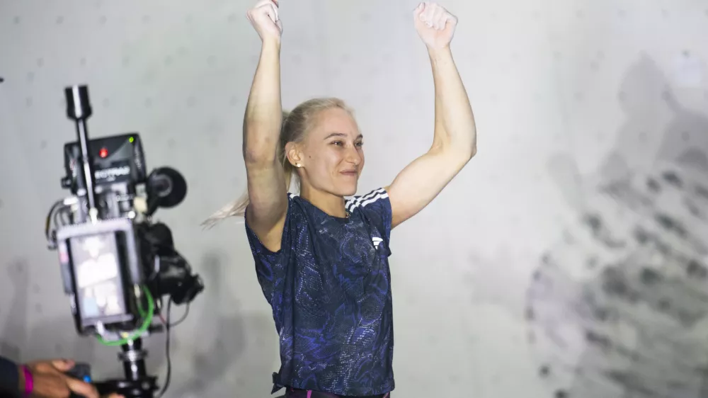 Popoln dan v Seulu z dvojno slovensko krono