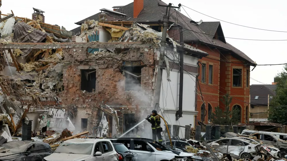An emergency responder works at an impact site in a residential neighbourhood after Russian drone and missile attacks in Kyiv, Ukraine, September 28, 2025. REUTERS/Thomas Peter