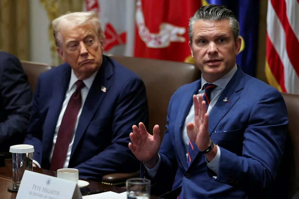 FILE PHOTO: U.S. President Donald Trump and Defense Secretary Pete Hegseth attend a cabinet meeting at the White House in Washington, D.C., U.S., August 26, 2025. REUTERS/Jonathan Ernst/File Photo