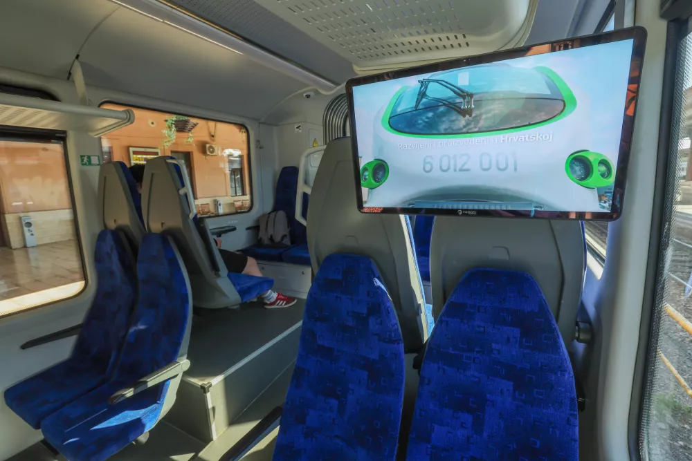 29.09.2025., Zagreb - Glavni kolodvor. Potpredsjednik Vlade i ministar mora, prometa i infrastrukture Oleg Butkovic sudjelovao je na pustanju u promet prvog baterijskog vlaka. Pustanje u promet novog vlaka obiljezeno je redovnom voznjom na relaciji Zagreb &ndash; Vrbovec &ndash; Bjelovar. Photo: Sanjin Strukic/PIXSELL