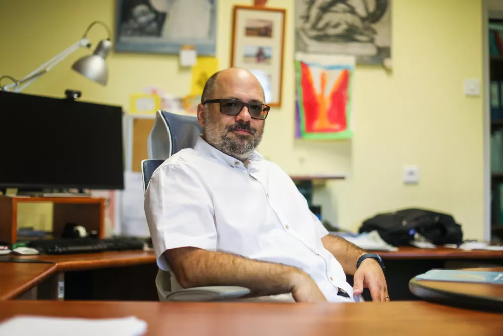 15.06.2022. Ale&scaron; Kuhar, visoko&scaron;olski učitelj/predavatelj&Scaron;tudij biotehnologije, Oddelek za zootehnikoKatedra za agrarno ekonomiko, politiko in pravo.OPOMBA: za objavo v Objektivu!//FOTO: Bojan Velikonja