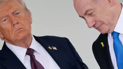 U.S. President Donald Trump welcomes Israeli Prime Minister Benjamin Netanyahu at the White House in Washington, D.C., U.S., September 29, 2025. REUTERS/Jonathan Ernst   TPX IMAGES OF THE DAY