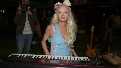 Bebi Dol naj bi v zadnjem času zašla tudi v finančne težave. F Pixsell