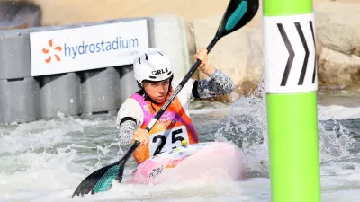 Avstralija, Sydney.Kajakasica Ajda Novak je na svetovnem prvenstvu v Penrithu v Avstraliji osvojila srebrno medaljo v posamicnem kajakaskem krosu. Ugnala jo je le Svicarka Alena Marx.Foto: Nina Jelenc