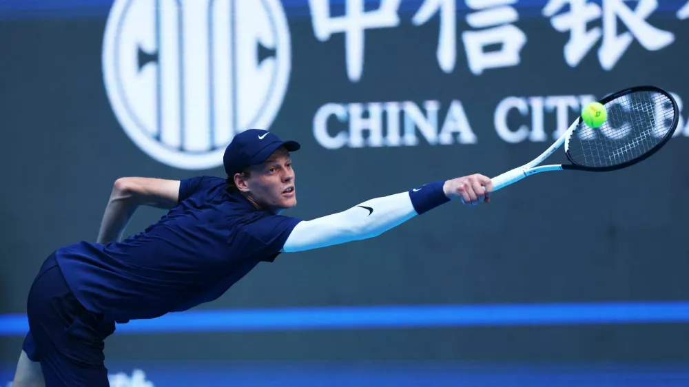 Tennis - China Open - The Beijing Olympic Green Tennis Center, Beijing, China - September 30, 2025 Italy's Jannik Sinner in action during his semi final match against Australia's Alex de Minaur REUTERS/Tingshu Wang
