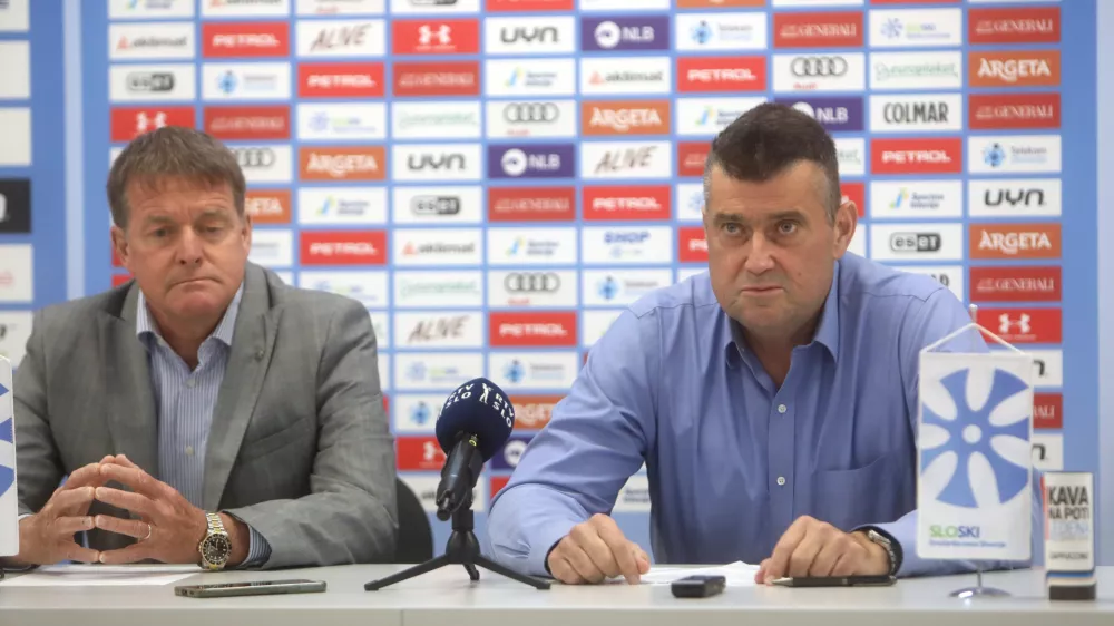 -Matjaž &Scaron;arabon, vodja panoge za alpsko smučanje pri SZS.- Jenez Bijol, predsednik panoge za alpsko smučanje pri SZS.- 23.05.2024. - Novinarska konferenca predsednika panoge za alpsko smučanje Janeza Bijola in vodje panoge Matjaža &Scaron;arabona. Predstavila sta sklepe seje odbora panoge in sestave reprezentanc v alpskem smučanju za novo sezono. //FOTO: Bojan Velikonja