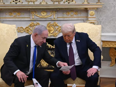 29 September 2025, US, Washington: US President Donald Trump (R) meets with Israeli Prime Minister Benjamin Netanyahu at the White House. Photo: Avi Ohayon/Israel Gpo/ZUMA Press Wire/dpa