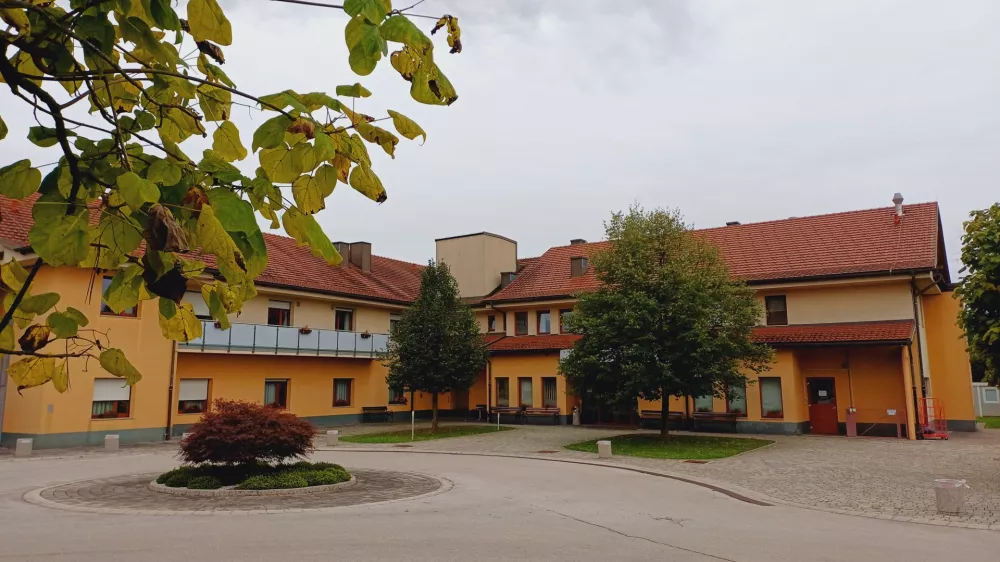 I&scaron;čejo novega upravljalca doma starej&scaron;ih občanov