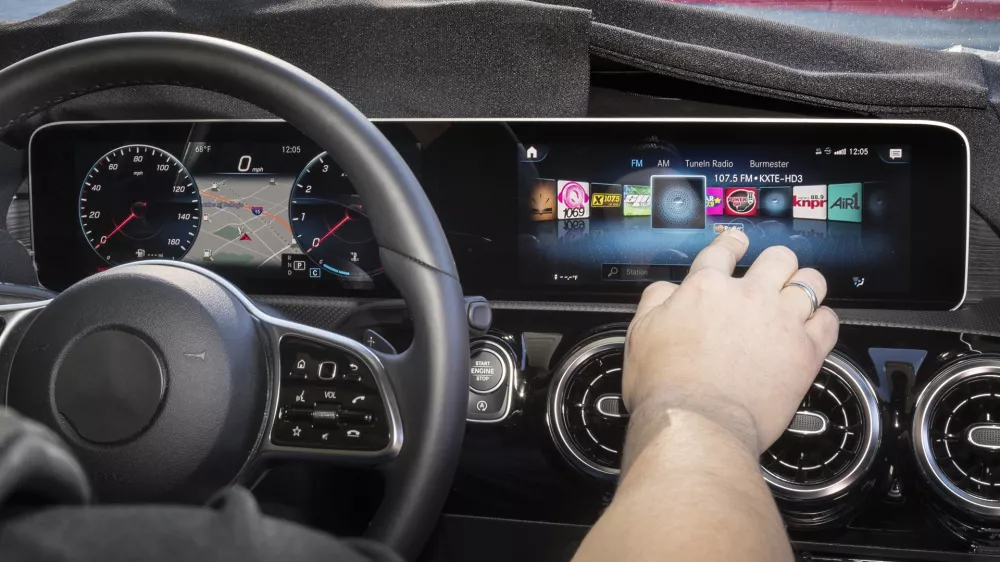 mercedes sistem mbux