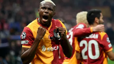 Soccer Football - UEFA Champions League - Galatasaray v Liverpool - Rams Park, Istanbul, Turkey - September 30, 2025 Galatasaray's Victor Osimhen celebrates scoring their first goal REUTERS/Umit Bektas   TPX IMAGES OF THE DAY
