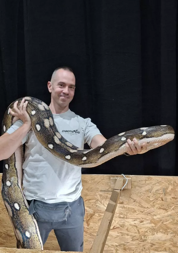 DEjan s pitonom / Foto: Meta Černoga