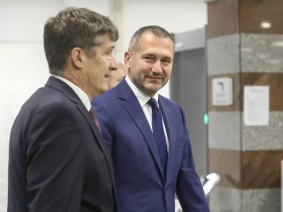 Borut Sajovic minister za obrambo in Damir Črnčec8.10.2024 - prihod novoimenovanega ministra za obrambo Boruta Sajovica pred ministrstvo za obrambo in sprejem z voja&scaron;kimi častmi - ministrstvo za obramboFOTO: Luka Cjuha