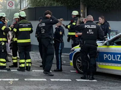 01 October 2025, Bavaria, Munich: Firefighters respond to a blaze in a detached house in Munich, which triggered a major emergency operation. The fire caused traffic disruptions but posed no danger to the public, police said. Photo: Roland Freund/dpa