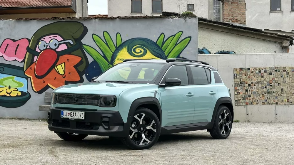 Novega renaulta 4 poganja elektrika. / Foto: Matjaž Terzič