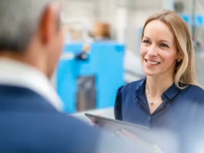 Družba Dun & B radstreet že od leta 1841 strankam in partnerjem pomaga rasti in dosegati izjemne rezultate skozi moč podatkov, analitiko in re&scaron;itve, ki jih poganjajo podatki. Preverite sodobne in inovativne re&scaron;itve podjetja Dun & Bradstreet za krepitev rasti na domačem in tujih trgih. (Foto: Dun & Bradstreet)