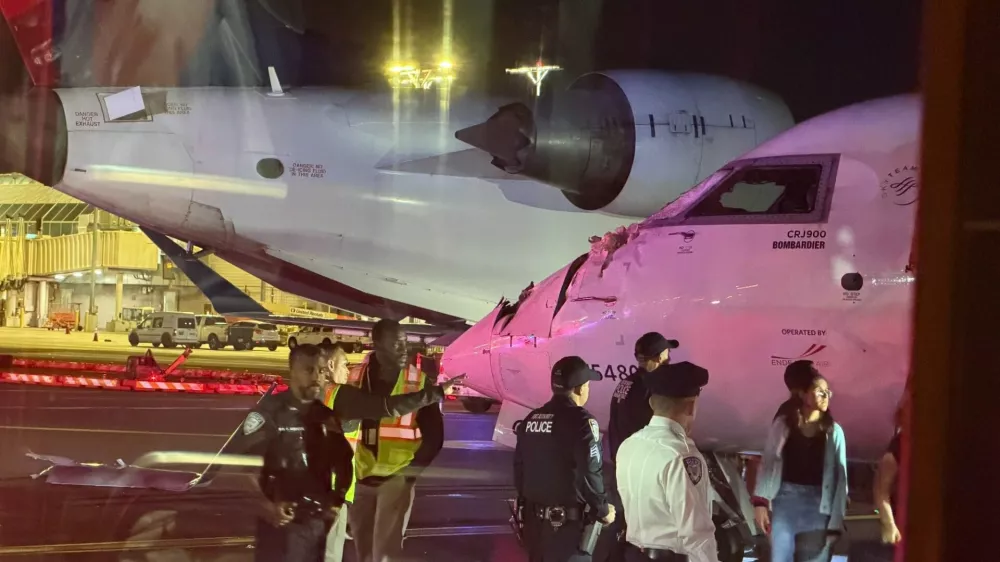 New York LaGuardia trk