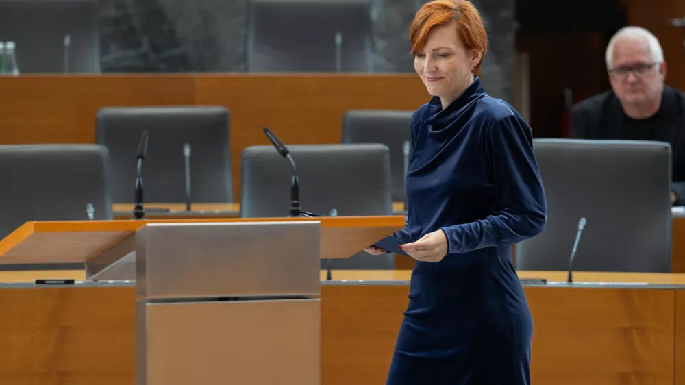 Lubljana, DZ.Izredna seja DZ.Ministrica za kulturo Asta Vrecko.