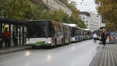 Ljubljančani opozarjajo na zastoje avtobusov na Slovenski cesti. Kaj je vzrok?