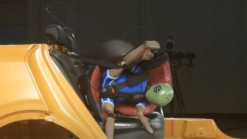 Test je pokazal, da stolčka chipolino olympus i-size in reecle 360 nista varna.