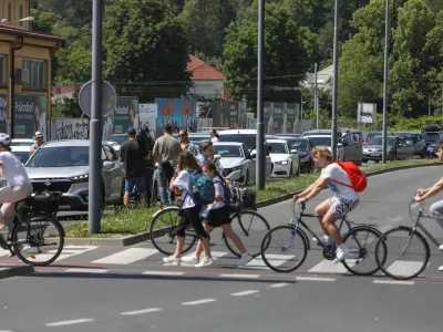 06.06.2025. Dirka po Sloveniji 2025. Trasa skozi Ljubljano. Kolona vozil na Bleiweisovi cesti. Foto:Bojan Velikonja