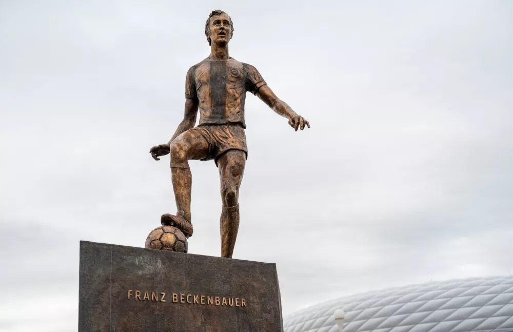 12 September 2025, Bavaria, Munich: The statue in honor of late German football player and managerFranz Beckenbauer is officially inaugurated outside the Allianz Arena. Photo: Leonie Asendorpf/dpa