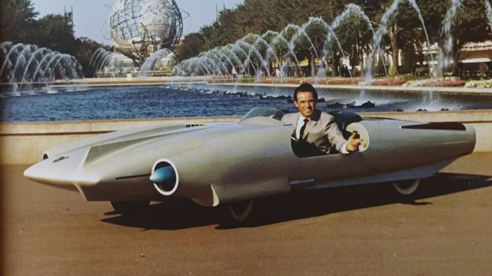 slovenski izumitelj Janko Bucik, kasneje John Bucci, inovator, oblikovalec avtov, doma s Kanalskega Vrha, živel v Ameriki avto 'La Trieste,' leto 1960 / Foto: Arhiv Johna Buccija