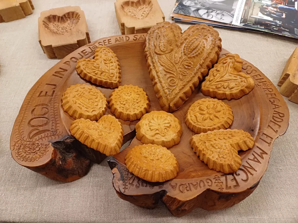 Po 50 letih mojstrstva &scaron;e vedno rezbari