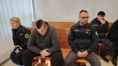 V sodni dvorani je bil tokrat prisoten zgolj obdolženi Tim Novak. F Mojca Marot