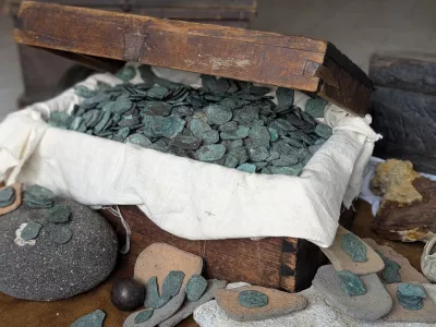 This photo provided by shipwreck salvage company 1715 Fleet - Queens Jewels, LLC shows Spanish coins the firm uncovered from a shipwreck off the Atlantic coast of Florida, 2025. (1715 Fleet - Queens Jewels, LLC via AP)