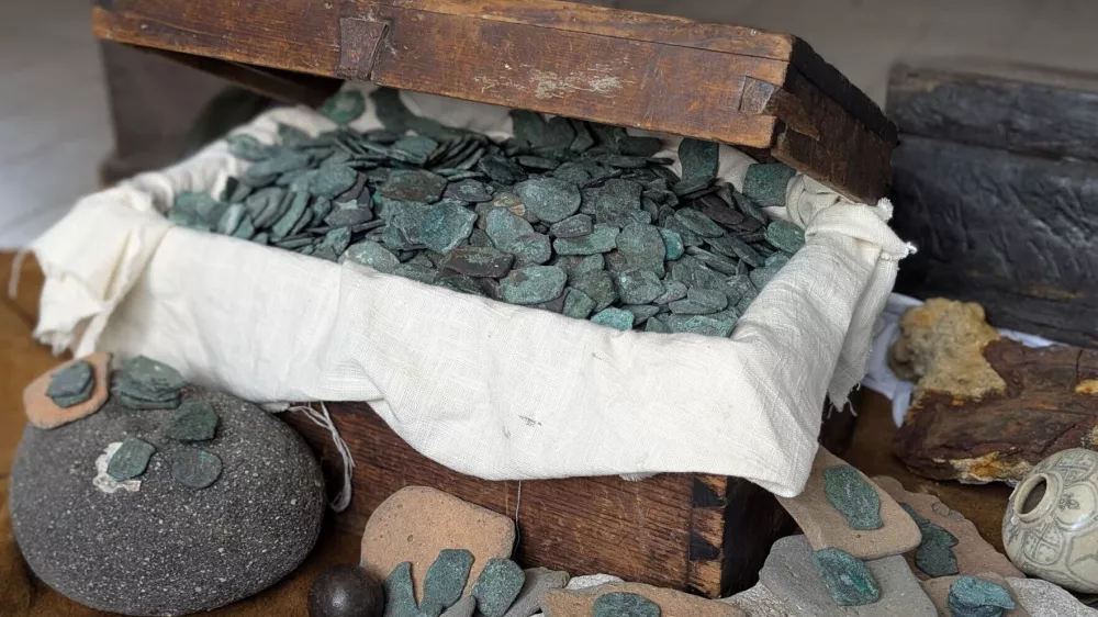 This photo provided by shipwreck salvage company 1715 Fleet - Queens Jewels, LLC shows Spanish coins the firm uncovered from a shipwreck off the Atlantic coast of Florida, 2025. (1715 Fleet - Queens Jewels, LLC via AP)