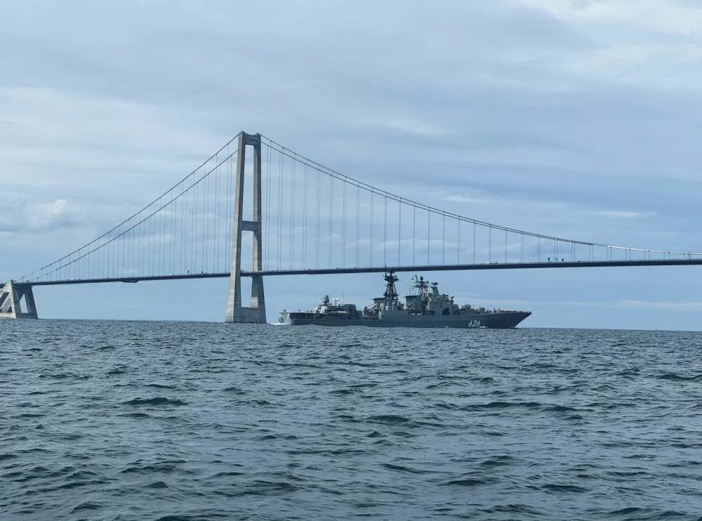 FILE PHOTO: Russian navy vessel 'Vice-Admiral Kulakov', a Udaloy I-class destroyer, sails through the Great Belt Strait, Denmark, August 31, 2025. REUTERS/Jacob Gronholt-Pedersen/File Photo