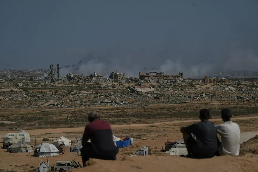 Smoke rises following an Israeli army shelling in in Nuseirat, central Gaza Strip, Saturday, Oct. 4, 2025.(AP Photo/Abdel Kareem Hana)