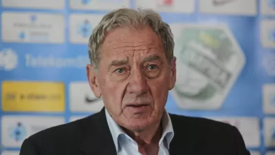 predsednik NK Olimpija Ljubljana Milan Mandarić- 20.04.2016 - nogometni klub Olimpija - novinarska konferenca    ///FOTO: Luka Cjuha..