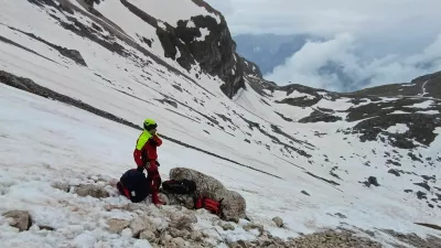 Na Mangartu so na&scaron;li truplo pogre&scaron;anega 53-letnega Avstrjca. Zanj je bil najverjetneje usoden zdrs po poledenelem, strmem pobočju. 