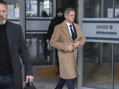 - 04.12.2024 - predsednik vlade Robert Golob je bil vabljen na zasli&scaron;anje na KPK - v sklopu preiskave o domnevnih političnih pritiskih na delo policije zasli&scaron;ala predsednika vlade Roberta Goloba in več prič. Med njimi so tudi nekdanja notranja ministrica Tatjana Bobnar, biv&scaron;i vr&scaron;ilec dolžnosti generalnega direktorja policije Bo&scaron;tjan Lindav, aktualna državna sekretarka na notranjem ministrstvu Tina Heferle in biv&scaron;i državni sekretar na tem ministrstvu Branko Lobnikar//FOTO: Jaka Gasar