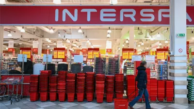 A customer pulls a shopping cart at the Interspar store in Szolnok about 110 km to east from Hungarian capital Budapest on March 17, 2025. In a bid to quell growing consumer anger about rampant inflation, Hungarian premier Viktor Orban has introduced price controls on several basic foodstuffs. By launching food price controls -- which countries like Greece and Romania have also imposed -- the nationalist premier seeks to curb rising prices ahead of next year's elections.,Image: 981377403, License: Rights-managed, Restrictions:, Model Release: no